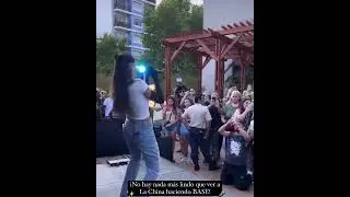 LA CHINA SU&Aacute;REZ cantando y bailando en SU SHOW!