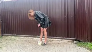 Step in glue, stuck in glue, girl stuck, high heels in glue, high heeled shoes, high heels crush