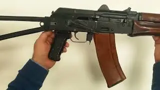 AKS-74U Type 4A (Avtom&aacute;t Kal&aacute;shnikova Skladnaya Ukorochenniy/Krinkov), 5,45x39 mm M74.mp4 46.6 MB