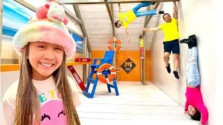 Rachel and Kids Went to an ILLUSION MUSEUM