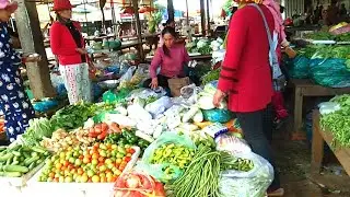 Daily life of traders in the market of Cambodia - Food, fish, vegetables & fruits