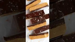 No-Bake Chocolate Peanut Butter Protein Bars