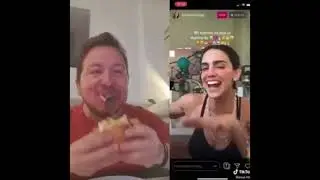 Fitness comiendo hamburguesa