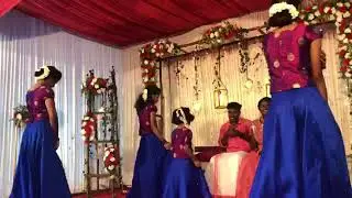 Kerala engagement wedding dance  flash mob.. manimuttathavani+chingamasam+guleba+chekkanum pennum