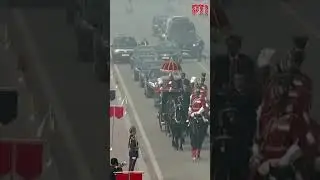 President Droupadi Murmu, French President Macron arrive at Kartavya Path to attend R-Day parade
