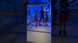 Meeting Spider-Man on the Disney Wish! 🚢 #disneycruise #marvel #avengers