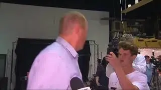 Egg Boy get punched by Senator Fraser Anning for 10 minutes on repeat