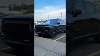 The Rivian R1S is the future of electric SUVs!🤩⚡️#rivian #r1s #supercar #like #subscribe #subscribe