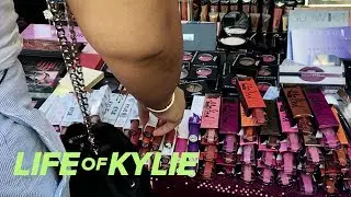 Kylie Jenner and Jordyn Find Fake Lip Kits in Downtown L.A. | Life of Kylie | E!