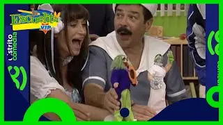 ¡Los alumnos presumen sus muñecos de acción de Eugenio Derbez! | La Escuelita VIP | Distrito Comedia