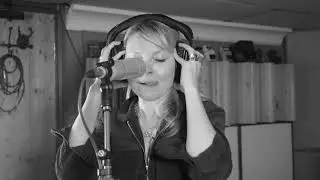 Liela Moss - Vanishing Shadows (live studio session)
