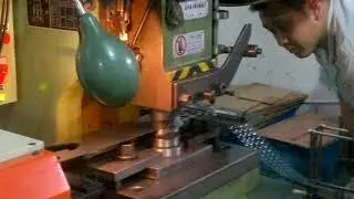 Zigzag NC servo feeder for circle blanking