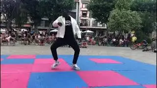 Docteur dance en fiesta de Senegalés en Bermeo 