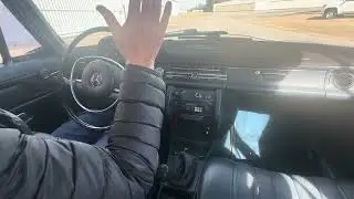 Mercedes-Benz 220 D Cold Start