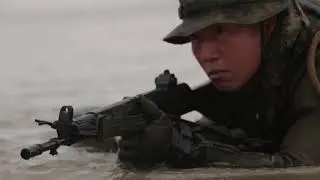 US Marines practice amphibious reconnaissance