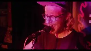 Flo LeBeau / ch / Folk Punk