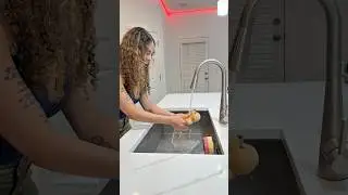 Ребята, мы нашли волшебный трюк с водой! #шорты