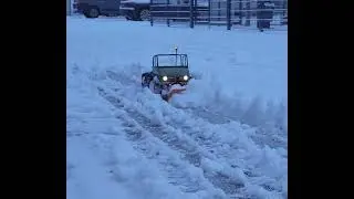 Unimog 406 beim Schneeschieben