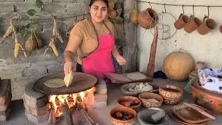Haciendo tortillas de mano calientitas para la visita