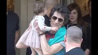 Ron Wood, wife Sally Humphreys & baby twins @ Paris october 2017 The Rolling Stones Tour