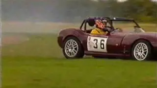 Jack Lowe crashes Ginetta at Thruxton 2004