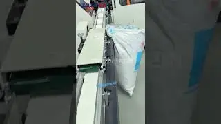 Automatic facial tissue packing machine