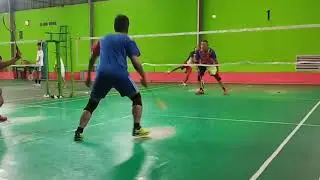 defense jatuh bangun cuma demi 1 point #badmintonpemula #defensebadminton