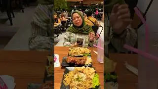 makan mie gacoan plus ayam #motovlogkediri #motovloggerkediri #mie #mieayam #vlogkediri #miegoreng