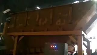 LIFTING MAGNETS CHARGING VFC INTO INDUCTION FURNACE