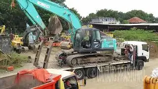 Mobilization of Kobelco Excavators and Volvo Compactors with Self Loader Truck