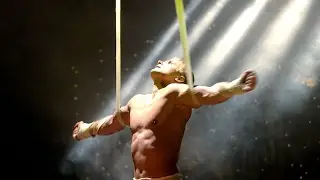 www.aerial-acts.de Strapaten Show 