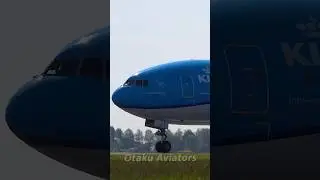 KLM 777-300 Takeoff