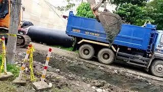 Isuzu Giga Dump Truck Loading Jonyang JY623E Excavator Digging Soil 