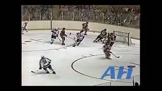 NHL Nov. 24, 1979 Paul Gardner,TOR v Grant Mulvey,CHI (hit) Toronto Maple Leafs Chicago Blackhawks