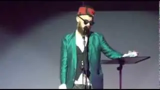 Lorenzo Kruger dei Nobraino canta De Andrè: 