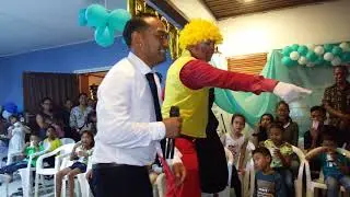Sky 1 jaar met peppi de clown part 3