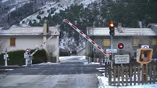 Spoorwegovergang Freney (F) // Railroad crossing // Passage à niveau