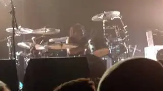 Dave Grohl Mini Drum Solo (Them Crooked Vultures Concert)