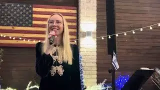 Ханукальные мелодии:  Светлана Гладковитцер, Татьяна Десиена, аккомпанирует   Вильям Гладковитцер . 