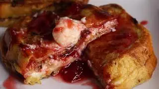How to Make Strawberry Cheesecake Stuffed French Toast||