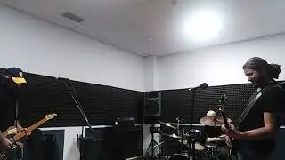 Raw and Dirty  2022 radio 📻    cubo guitars voice . Diego bass . Hern&aacute;n drums. first rehearse . 