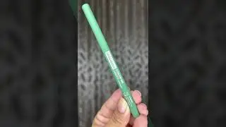 ✳️ Swiss Beauty Color Me Happy Eyeliner - Tulip Green #eyeliner #eyemakeup #shorts