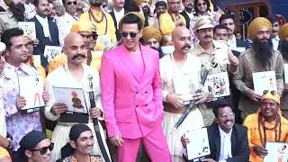Akshay Kumar's Fans Copied His Famous Characters At Film SELFIE Trailer Launch