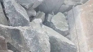 Breaking black hard stone sound in crusher Plante: Breaking Stone With Jaw Machine vs Black stone