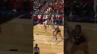 Sarah Strong Crossover Dribble Into The SPIN LAYUP! #ncaawbb #collegebasketball #uconnwbb