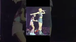 JENNIE and ROSE'S funny moment on stage 😂 #jennie #ros&eacute; #lisa #jisoo #blackpink #shorts