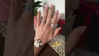 Juego de anillos de compromiso o sortijas de matrimonio