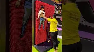 wait for the children's reaction 😱😂🤫 #dance #friends #dancer #danceinpublic #anshkukreja #khairiy...