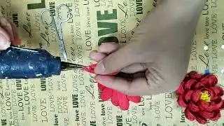How to arrange red flowers evenly with long petals