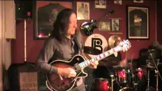 Laney AOR 30, Korg AX1500G. Dr. Ika with the Grapevine Blues Band at the Sportsman, UK